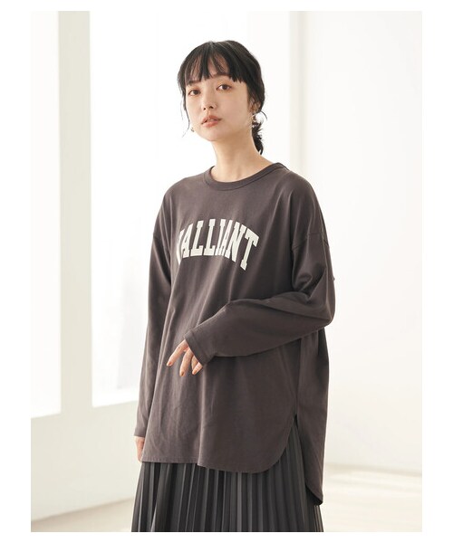 earth music&ecology(アースミュージックアンドエコロジー)の「VALLIANT Tシャツ(トップス・オフホワイト/チャコールグレー/ネイビー・F)」の6枚目の写真
