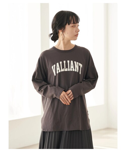 earth music&ecology(アースミュージックアンドエコロジー)の「VALLIANT Tシャツ(トップス・オフホワイト/チャコールグレー/ネイビー・F)」の1枚目の写真