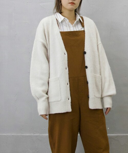 Sheson(シーズン)の「ブラッシュヤーンVネックニットカーディガン(カーディガン/ボレロ・レディース・ルージュオレンジ/セージグリーン/エクリュ/セピアブルー/ブルー/ベージュ/ピンク/ライム・F)」の2枚目の写真