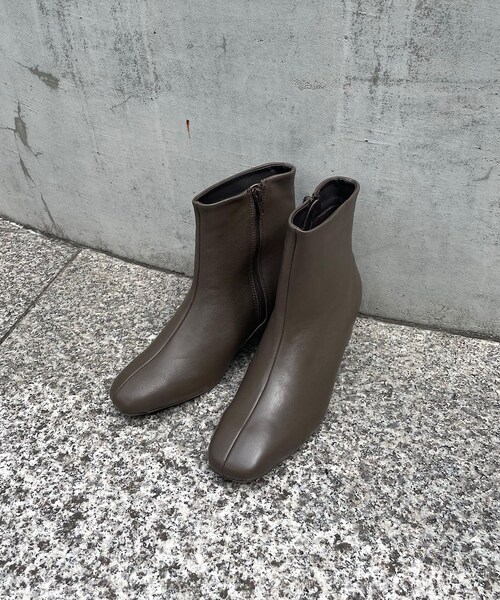 un dix cors(アンディコール)の「《予約》【ROVERETO(ロベレート)】スクエアトゥサイドジップブーツ(ブーティ・レディース・ダークブラウン/ブラック・36/37/38)」の1枚目の写真