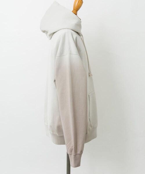 AURALEE(オーラリー)の「AURALEE GRADATION DYED SWEAT PARKA(その他・メンズ・LIGHT BLUE/KHAKI・3/4/5)」の6枚目の写真