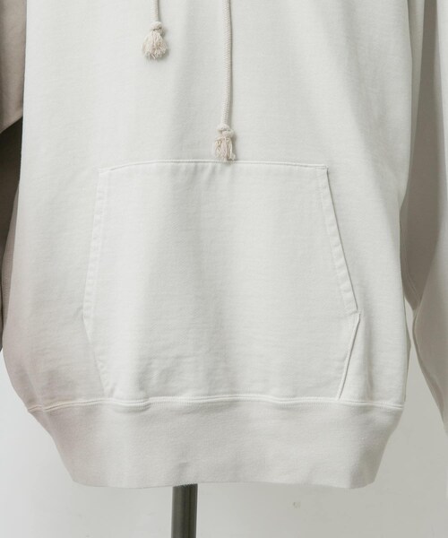 AURALEE(オーラリー)の「AURALEE GRADATION DYED SWEAT PARKA(その他・メンズ・LIGHT BLUE/KHAKI・3/4/5)」の7枚目の写真