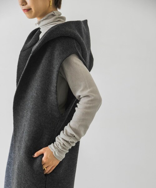ADAWAS(アダワズ)の「ADAWAS LIGHT INLAY HOODED VEST(その他・レディース・TRUFFLE/CHARCOAL・FREE)」の3枚目の写真