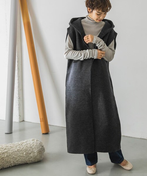 ADAWAS(アダワズ)の「ADAWAS LIGHT INLAY HOODED VEST(その他・レディース・TRUFFLE/CHARCOAL・FREE)」の2枚目の写真