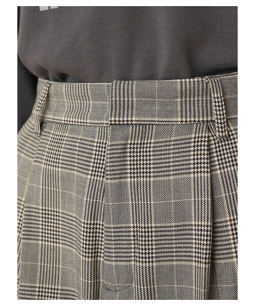 earth music&ecology(アースミュージックアンドエコロジー)の「チェックセミフレアパンツ(パンツ・チェックブルー/チェック・S/M)」の3枚目の写真