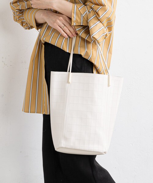 prose verse(プロズヴェール)の「【A4サイズ収納可】ポーチ付きステッチ入りトートバッグ(トートバッグ・レディース・オフホワイト/ブラック・FREE)」の1枚目の写真