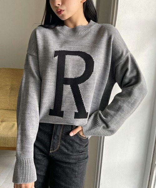 DHOLIC（ディーホリック）の「Rロゴアンバランスニット・全3色（ニット/セーター・レディース・ベージュ/グレー/ブルー・ONESIZE）」の2枚目の写真