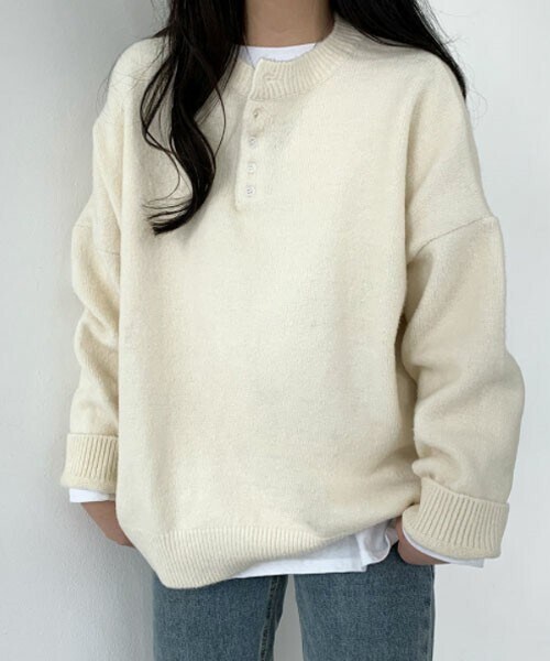 DHOLIC STYLE（ディーホリックスタイル）の「[beidelli] ヘンリーネックオーバーニット（ニット/セーター・レディース・グリーン/ブルー/ホワイト/ブラック・ONESIZE）」の2枚目の写真