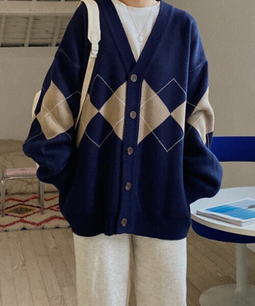 DHOLIC STYLE（ディーホリックスタイル）の「[vinvle] オーバーアーガイルチェックニットカーディガン（カーディガン/ボレロ・レディース・ブラウン/ブルー/グリーン/グレー・ONESIZE）」の4枚目の写真