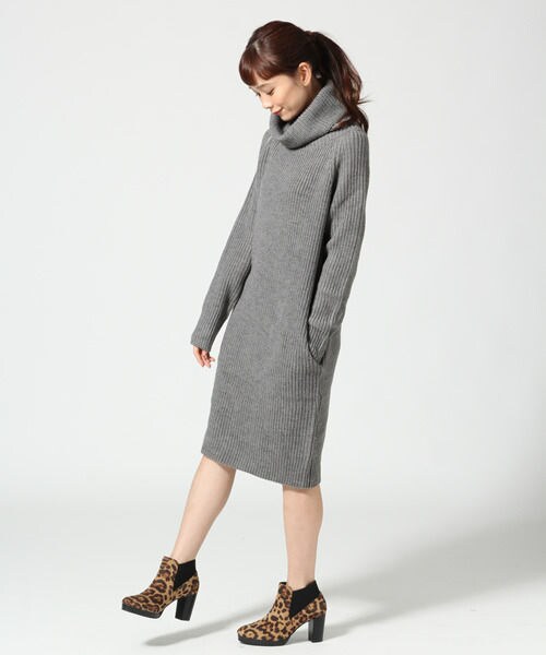 JEANASIS（ジーナシス）の「ZIPタートルロングワンピース（ワンピース/ドレス・レディース・ブラック/グレー/ベージュ・FREE）」の2枚目の写真