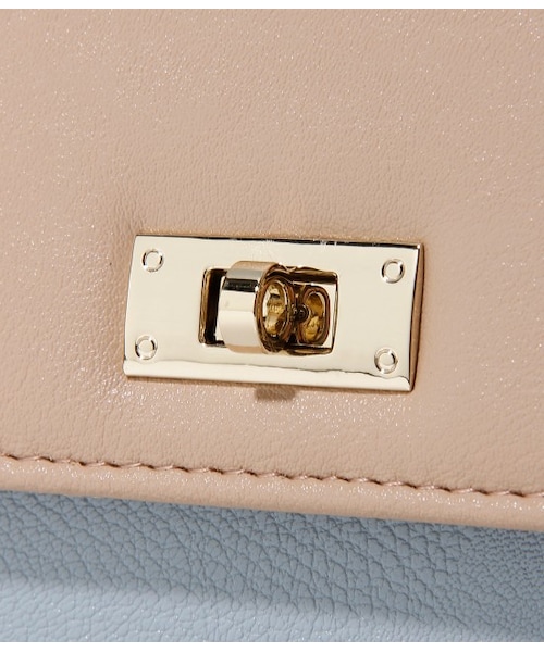 VIS（ビス）の「フラップ付ミニショルダーバッグ（バッグ・レディース・ベージュ/ネイビー・M）」の6枚目の写真