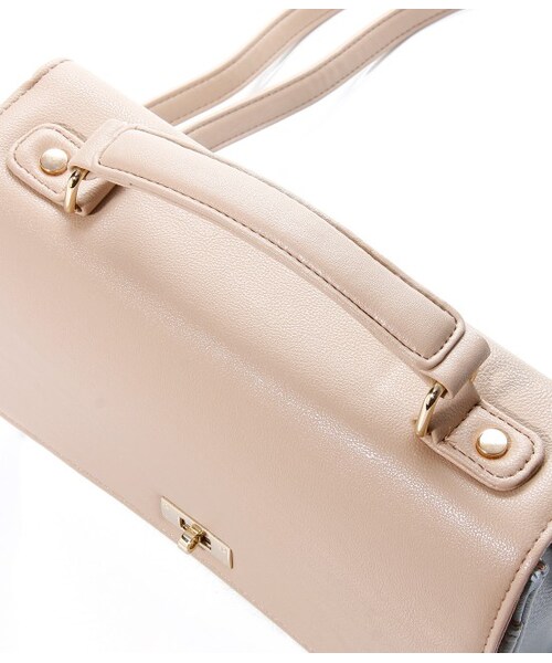 VIS（ビス）の「フラップ付ミニショルダーバッグ（バッグ・レディース・ベージュ/ネイビー・M）」の7枚目の写真