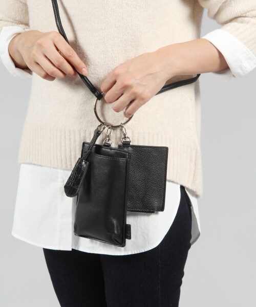 LAKOLE(ラコレ)の「リングマルチショルダーケース(バッグ・ブラック()/ベージュ()/モカ()・F)」の4枚目の写真