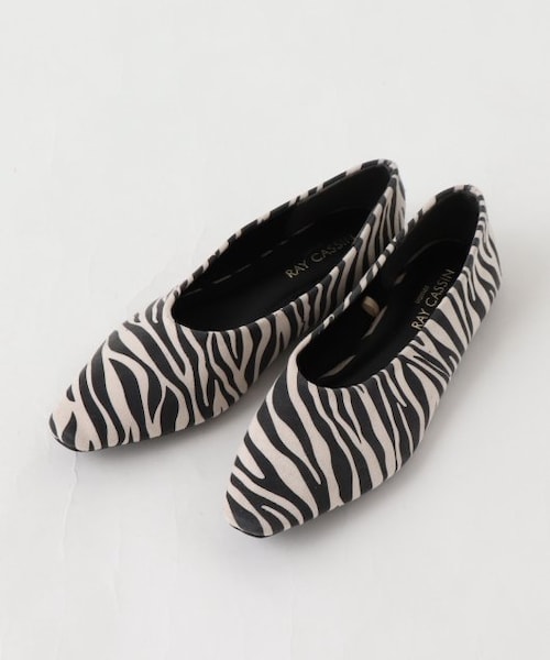 RAY CASSIN（レイカズン）の「スクエアトゥフラットシューズ（シューズ・レディース・黒/ブルー/グレージュ/クロ系・S/M/L）」の5枚目の写真