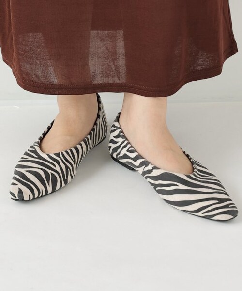 RAY CASSIN（レイカズン）の「スクエアトゥフラットシューズ（シューズ・レディース・黒/ブルー/グレージュ/クロ系・S/M/L）」の4枚目の写真