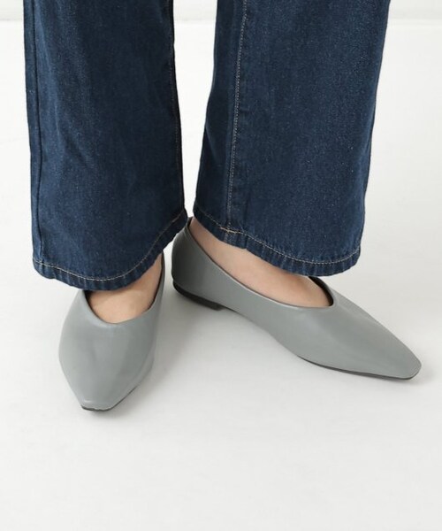 RAY CASSIN（レイカズン）の「スクエアトゥフラットシューズ（シューズ・レディース・黒/ブルー/グレージュ/クロ系・S/M/L）」の2枚目の写真