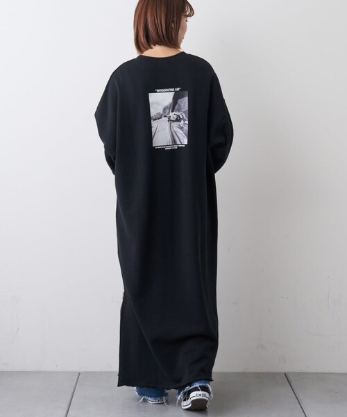 CIAOPANIC TYPY（チャオパニックティピー）の「【説明動画有】バックフォトプリント裏毛ビッグワンピ（ワンピース・レディース・トープ/ブラック・ONE）」の2枚目の写真