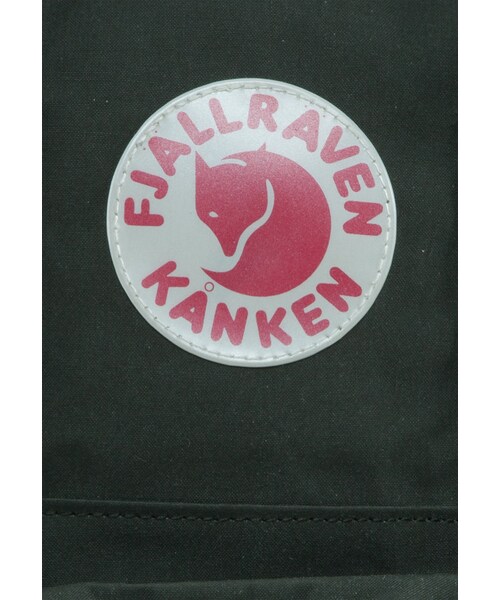 Fjallraven Kanken（フェールラーベンカンケン）の「Forest Green Kanken Classic Backpack（その他・レディース・Forest Green・One Size）」の5枚目の写真