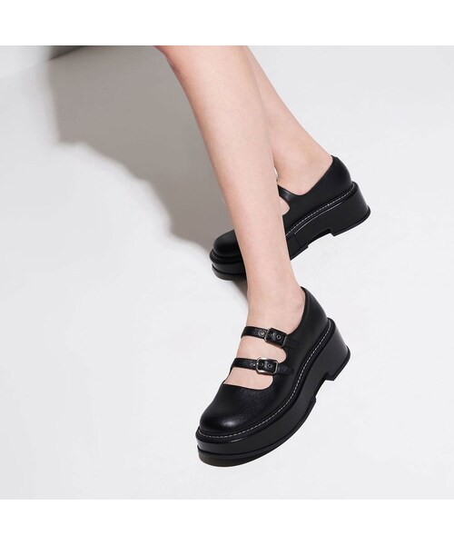 CHARLES & KEITH(チャールズ & キース)の「【2021 WINTER 新作】フランキー プラットフォームメリージェーン / Frankie Platform Mary Janes (Black)(その他・レディース・Black・35/22.5cm/36/23cm/37/23.5cm/38/24.5cm/39/25cm/40/25.5cm)」の2枚目の写真
