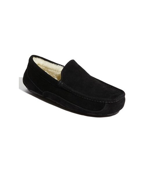 UGG（アグ）の「UGG® Australia 'Ascot' Suede Slipper (Men)（レッグウェア・メンズ・Black Suede/Espresso/Chestnut/Charcoal・8 M/7 M/9 M/16 M/18 M/17 M/10 M/11 M/15 M/14 M/12 M/13 M）」の2枚目の写真