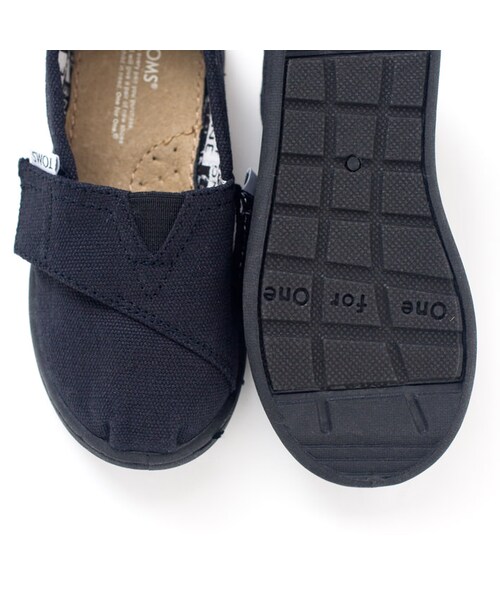 TOMS（トムス）の「TOMS トムス キッズ Canvas Tiny Classics -Black toms-toddler-black（シューズ・キッズ・Black・15cm/16cm/17cm）」の2枚目の写真
