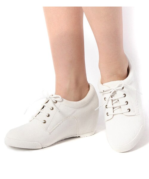 mysty woman（ミスティウーマン）の「インヒールスニーカー（シューズ・レディース・オフホワイト/ネイビー/ブラック・M/L）」の4枚目の写真