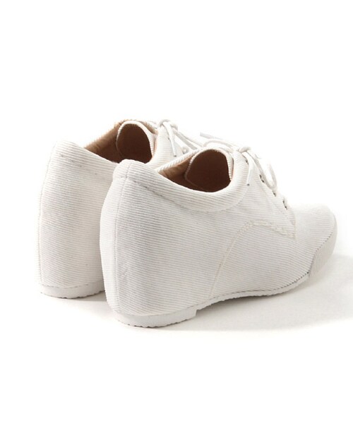 mysty woman（ミスティウーマン）の「インヒールスニーカー（シューズ・レディース・オフホワイト/ネイビー/ブラック・M/L）」の5枚目の写真