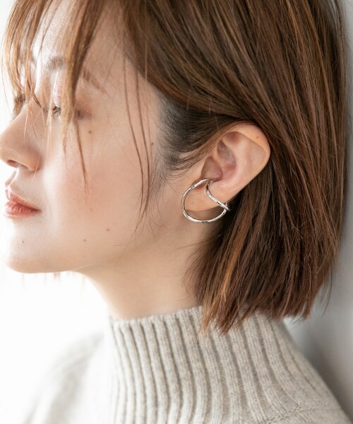 A part by(アパートバイ)の「wavyイヤーカフ(アクセサリー・シルバー/ゴールド・ナシ)」の3枚目の写真