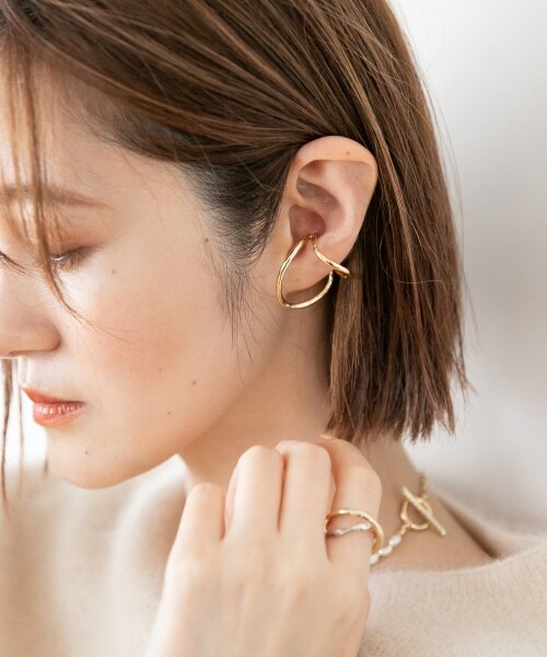 A part by(アパートバイ)の「wavyイヤーカフ(アクセサリー・シルバー/ゴールド・ナシ)」の4枚目の写真