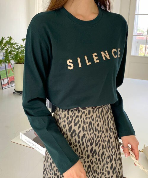 DHOLIC（ディーホリック）の「SILENCEレタリング長袖Tシャツ（Tシャツ/カットソー・レディース・ピンク/グリーン/ブラック/ホワイト・ONESIZE）」の4枚目の写真