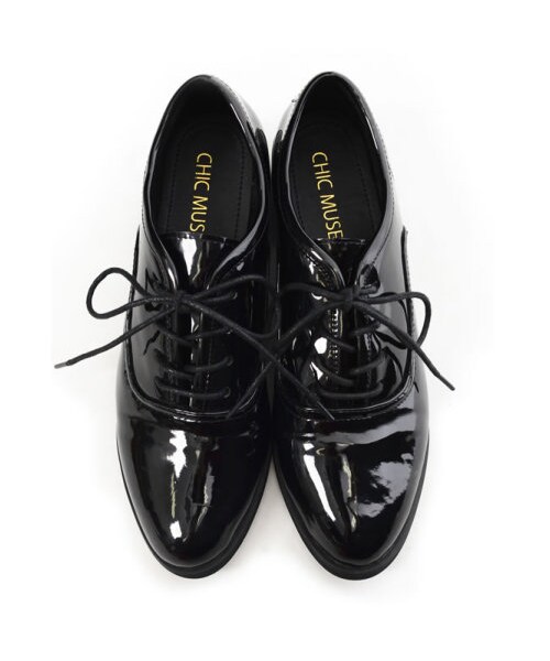 Re:EDIT（リエディ）の「鈴木えみ着用 Sweet掲載 CHICMUSEエナメルローヒールレースアップパンプス（シューズ・レディース・ブラック/ホワイト/ベージュ/レッド/グリーン/ネイビー・S/M/L/LL）」の3枚目の写真