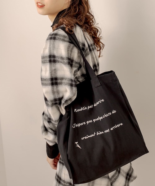 OLIVE des OLIVE（オリーブデオリーブ）の「カラフルトートバッグ（ショルダーバッグ・レディース・ピンク/サックスブルー/イエロー/オレンジ/レッド/ブラック/ミント/ラベンダー/アイボリー・FREE）」の3枚目の写真