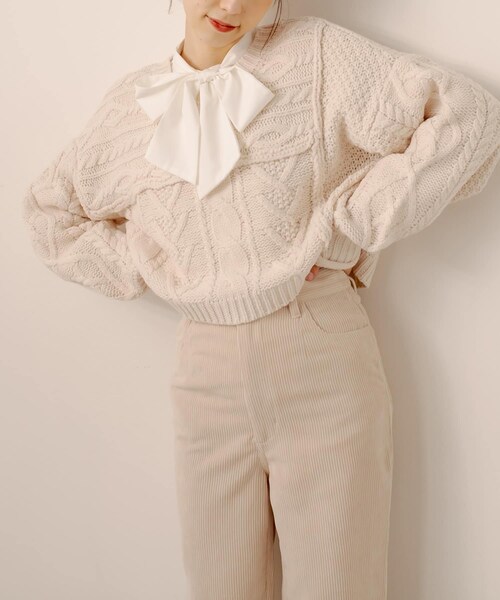 OLIVE des OLIVE（オリーブデオリーブ）の「横ケーブルショート丈ニット（ニット/セーター・レディース・サックスブルー/ブラウン/ブラック/アイボリー・FREE）」の2枚目の写真