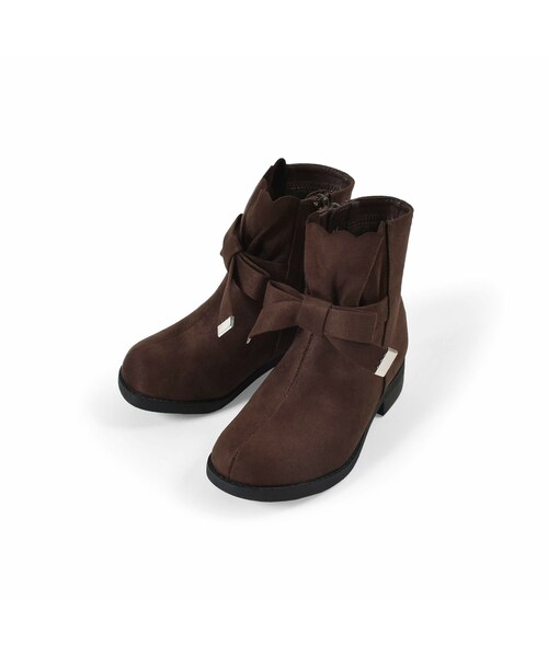 BeBe(ベベ)の「スウェード スカラップ リボン ギャザー ショート ブーツ(ブーツ・キッズ・グレー/ブラウン・18)」の2枚目の写真