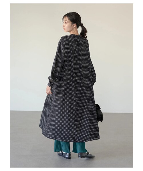 earth music&ecology(アースミュージックアンドエコロジー)の「フラワードットシャツワンピース(ワンピース/ドレス・ブラック/ブラウン/グリーン・F)」の19枚目の写真