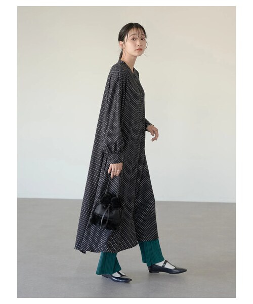 earth music&ecology(アースミュージックアンドエコロジー)の「フラワードットシャツワンピース(ワンピース/ドレス・ブラック/ブラウン/グリーン・F)」の18枚目の写真