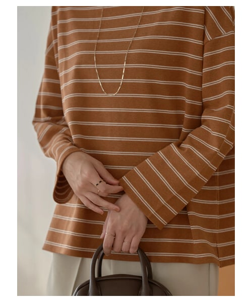 earth music&ecology（アースミュージックアンドエコロジー）の「ECORICHダブルボーダープルオーバー（トップス・オフホワイト/ブラック/ピンク/キャメル/グリーン・F）」の3枚目の写真