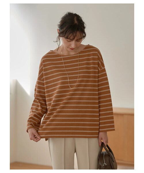 earth music&ecology（アースミュージックアンドエコロジー）の「ECORICHダブルボーダープルオーバー（トップス・オフホワイト/ブラック/ピンク/キャメル/グリーン・F）」の6枚目の写真