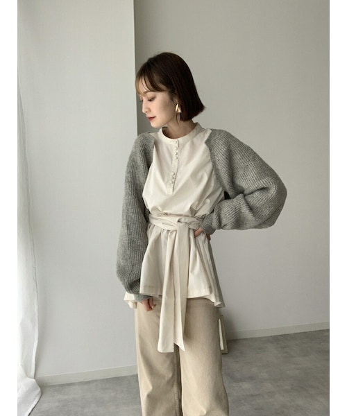 neam(ニーム)の「SHORT BOLERO KNIT(カーディガン/ボレロ・レディース・ブラウン/グレー・free)」の2枚目の写真