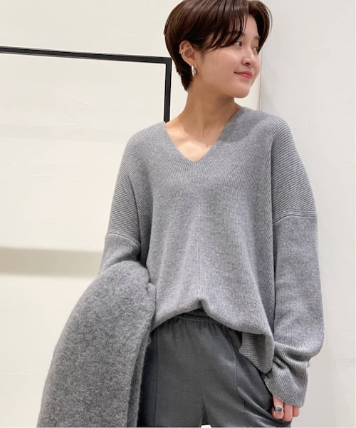 新品未使用✨AP STUDIO SCENTOFグレー Vネック ニット 長袖 AP STUDIO（エーピーストゥディオ）の「SCENTOF MATIS Vネックプル