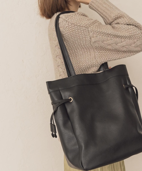 RODE SKO(ロデスコ)の「キンチャク風トートバッグ(その他・レディース・IVORY/BLACK/CAMEL/SILVER・one)」の2枚目の写真