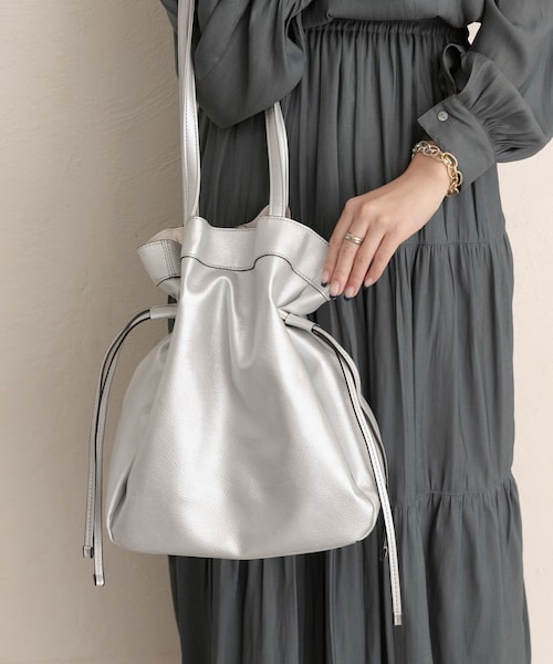 RODE SKO(ロデスコ)の「キンチャク風トートバッグ(その他・レディース・IVORY/BLACK/CAMEL/SILVER・one)」の4枚目の写真
