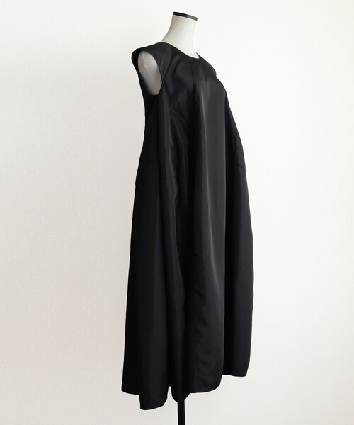 Marient(マリエント)の「サテンタックドレスOP(ドレス・レディース・ブラック/ベージュ・FREE)」の1枚目の写真