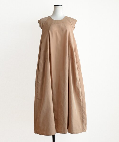 Marient(マリエント)の「サテンタックドレスOP(ドレス・レディース・ブラック/ベージュ・FREE)」の2枚目の写真