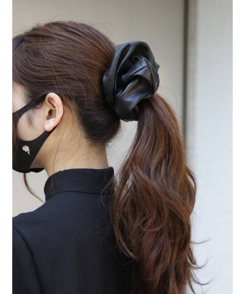 EATME（イートミー）の「フェイクレザーシュシュ（その他雑貨）」 - WEAR