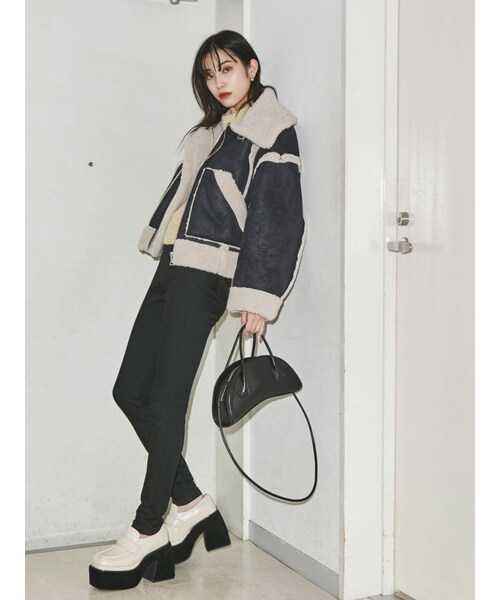 EMODA（エモダ）の「ショートフェイクムートンブルゾン（ブルゾン・アイボリー/ブラック/ライトミックス/ミックス・F）」の9枚目の写真