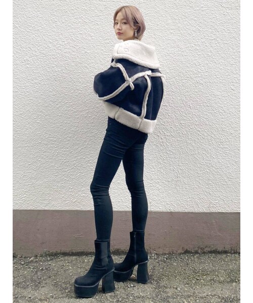 EMODA（エモダ）の「ショートフェイクムートンブルゾン（ブルゾン・アイボリー/ブラック/ライトミックス/ミックス・F）」の21枚目の写真