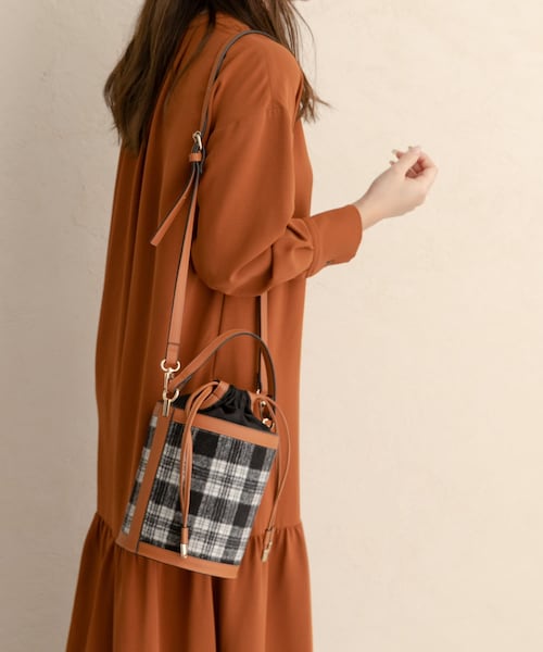 RODE SKO（ロデスコ）の「2WAY格紋水桶包（バッグ・レディース・黑色・one）」の6枚目の写真