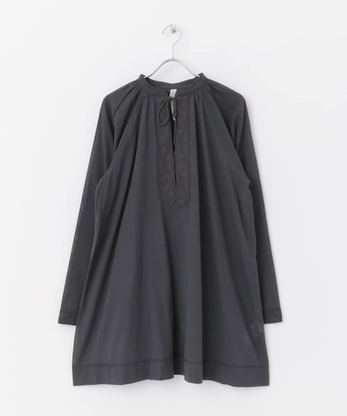 siiwa(シーワ)の「siiwa 刺繍入りチュニックブラウス(その他・レディース・オフ/スミクロ・one)」の2枚目の写真