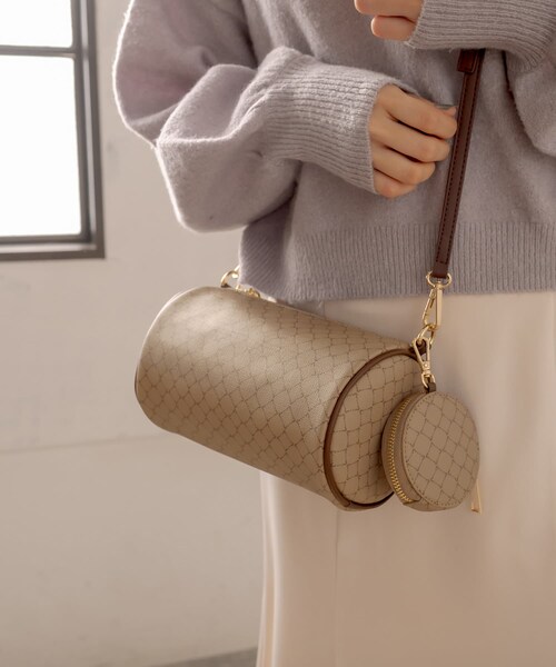 OLIVE des OLIVE（オリーブデオリーブ）の「ポーチ付バレルバッグ（ショルダーバッグ・レディース・ホワイト/オフホワイト/ベージュ・FREE）」の2枚目の写真